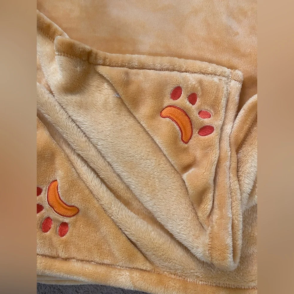 Amazon Basics Kids Lions Soft Hooded Wearable Blanket - Orange Lion, 43 in x 55